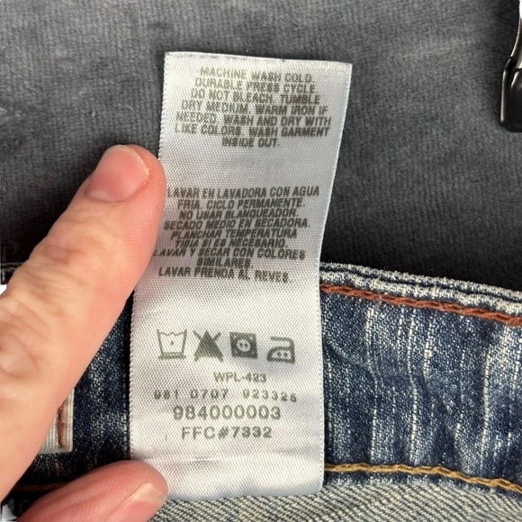 EUC Levi's Light Blue Women's Low-Rise Stretch Boot Cut Jeans Sz 4 - Picture 6 of 10